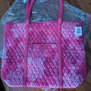 Vera Bradley - Timmed Vera in Ruby Paisely pattern